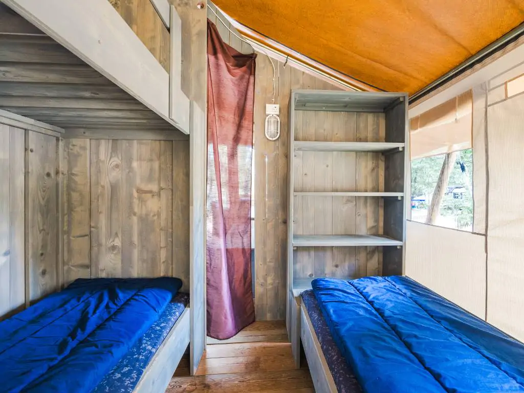 fkk-solaris-safaritent-bunk-beds-bedroom