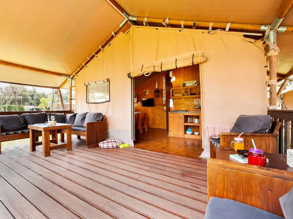 campsite-bivillage-superior-two-bedroom-safari-tent-exterior-terrace