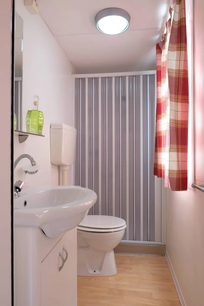 happy-easy-interior-bathroom