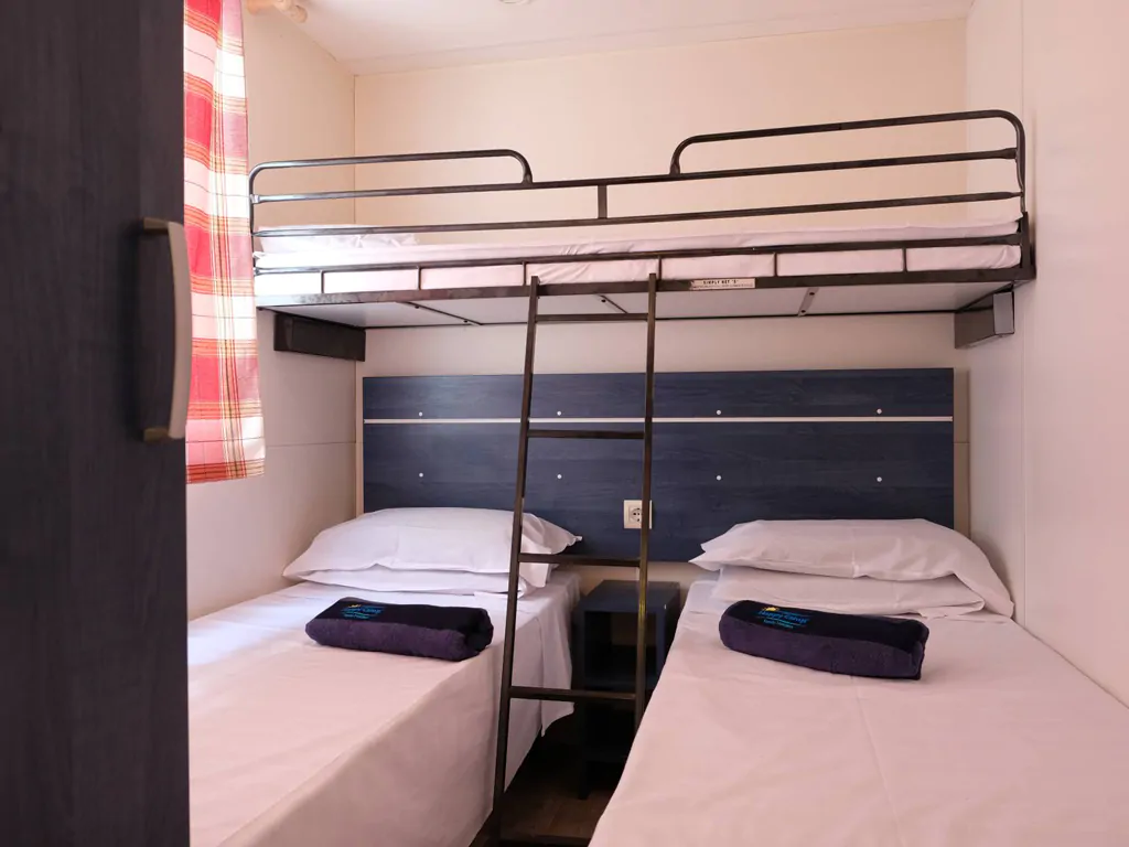 happy-easy-interior-single-beds