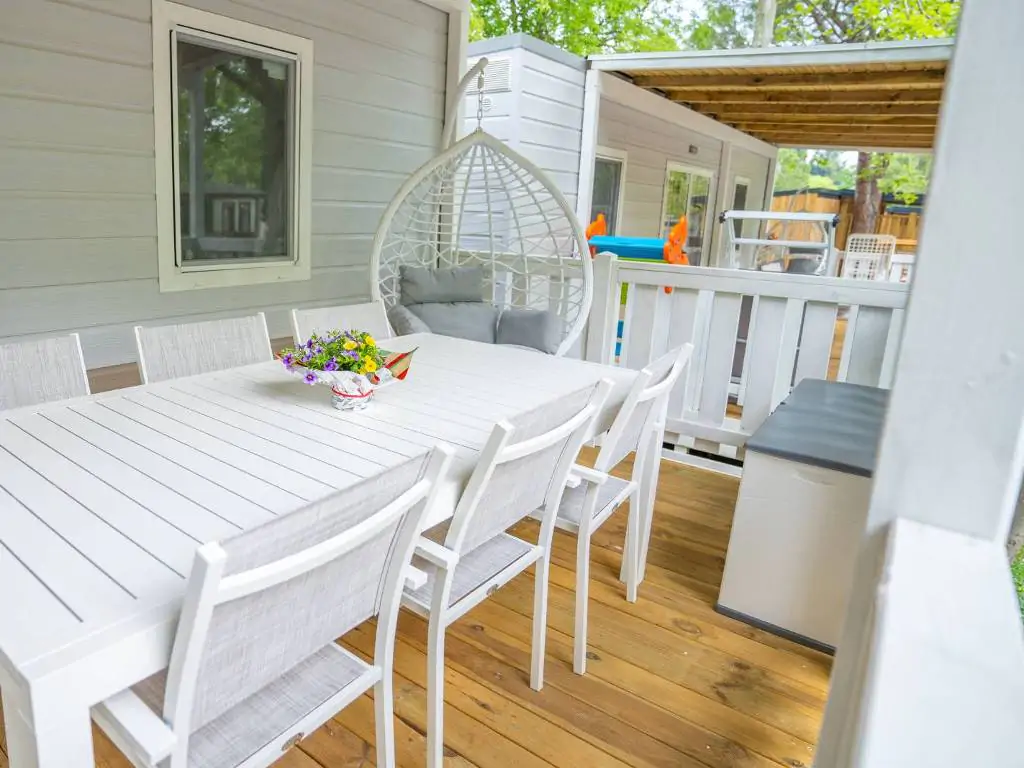happy-superior-exterior-terrace-dining-table