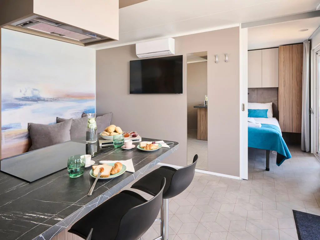 aminess-planet-camping-sirena-mobile-home-luxury-holiday-home-interior-kitchen