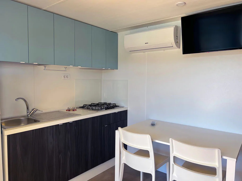 camping-village-capo-dorso-mobile-home-baia-relax-new-plus-interior-kitchen