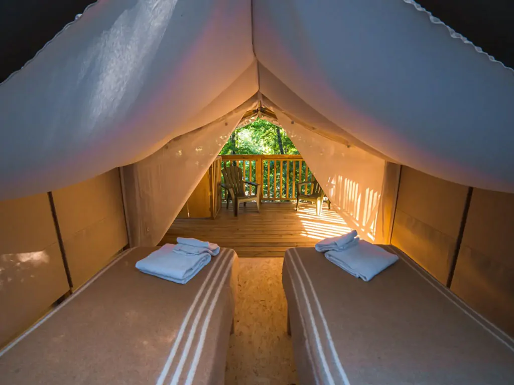 lago-idro-glamping-boutique-glamping-tent-airlodge-20-interior-bedroom-and-terrace