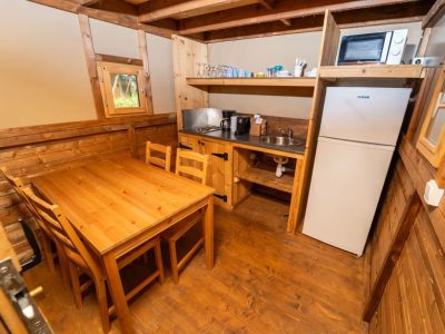 orlando-in-chianti-glamping-resort-glamping-tent-air-dreamer-3-interior-kitchen