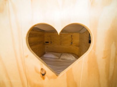 orlando-in-chianti-glamping-resort-glamping-tent-airlodge-20-interior-bedroom-details