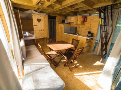 orlando-in-chianti-glamping-resort-glamping-tent-airlodge-20-interior-kitchen
