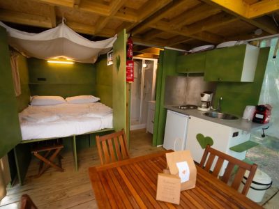 orlando-in-chianti-glamping-resort-glamping-tent-airlodge-interior-kitchen-bedroom