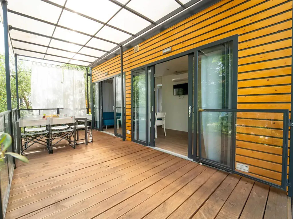 orlando-in-chianti-glamping-resort-mobile-home-next-xl-panorama-exterior-terrace
