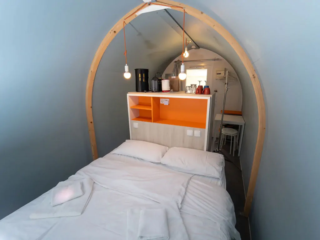 vallicella-glamping-resort-glamping-tent-coco-couple-interior-double-bed