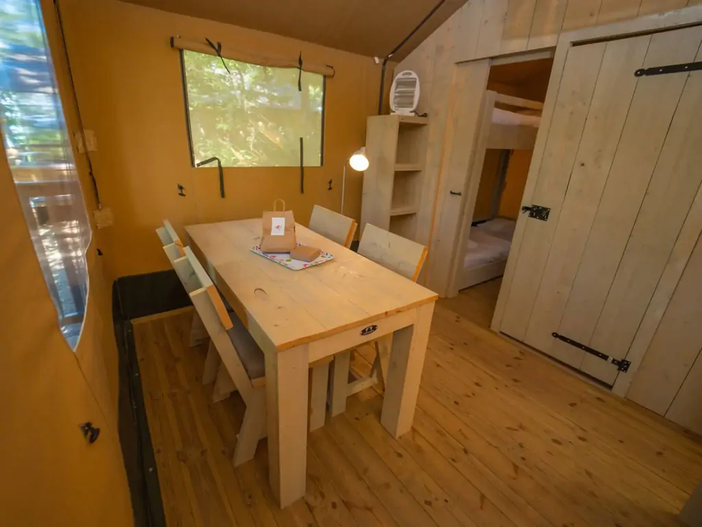 vallicella-glamping-resort-glamping-tent-safari-tent-interior-kitchen-table
