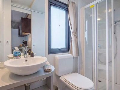 camping-ca-savio-mobile-home-premium-for-6-persons-interior-bathroom