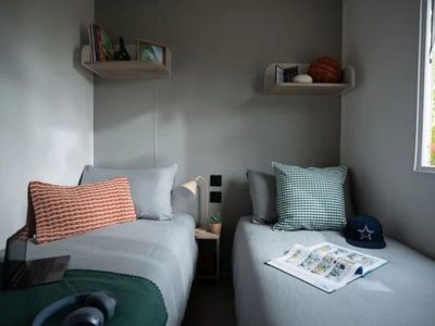 camping-ca-savio-mobile-home-premium-for-6-persons-interior-bedroom-single-beds