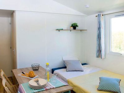 camping-rosapineta-mobile-home-comfort-interior-dining-area-view