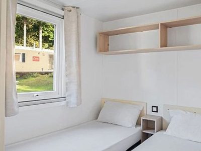 camping-rosapineta-mobile-home-comfort-for-6-persons-interior-bedroom-single-beds