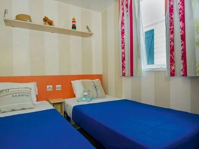 camping-village-portofelice-mobile-home-comfort-interior-bedroom-single-beds-view
