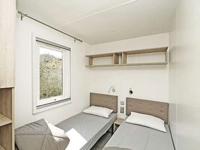 camping-village-portofelice-mobile-home-premium-interior-bedroom-single-beds-view