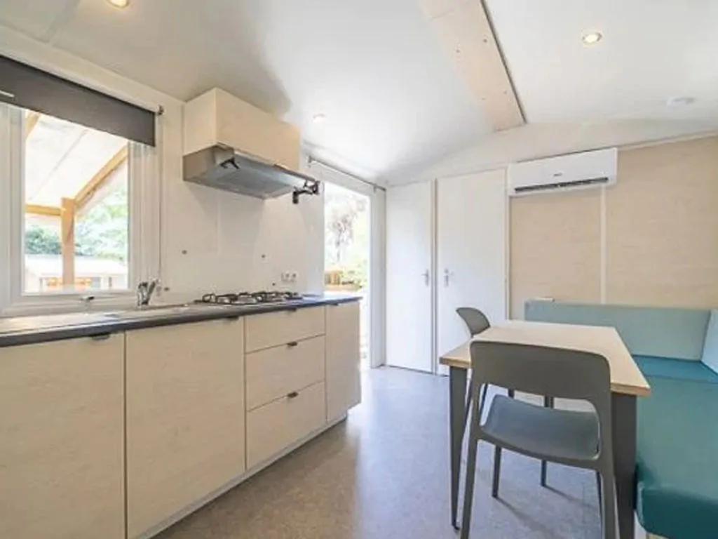 hu-fabulous-village-mobile-home-comfort-interior-kitchen-2