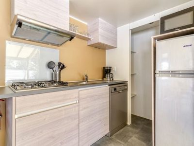 hu-girasole-village-mobile-home-premium-for-6-persons-interior-kitchen