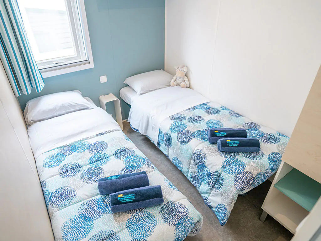 happy-premium-interier-bedroom-sinle-beds