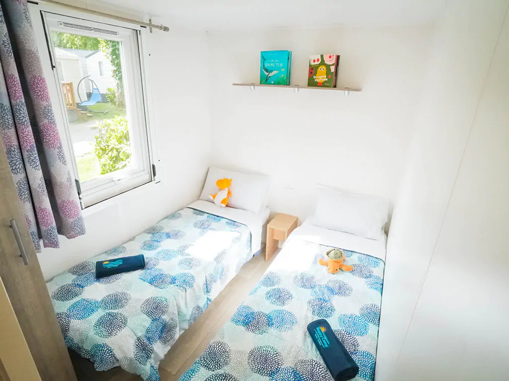 happy-premium-interier-single-beds-view