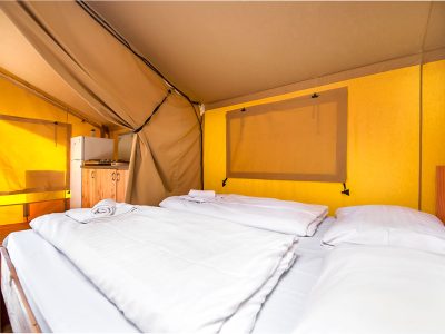 campsite-bivillage-standard-two-bed-tent-interier-double-bed