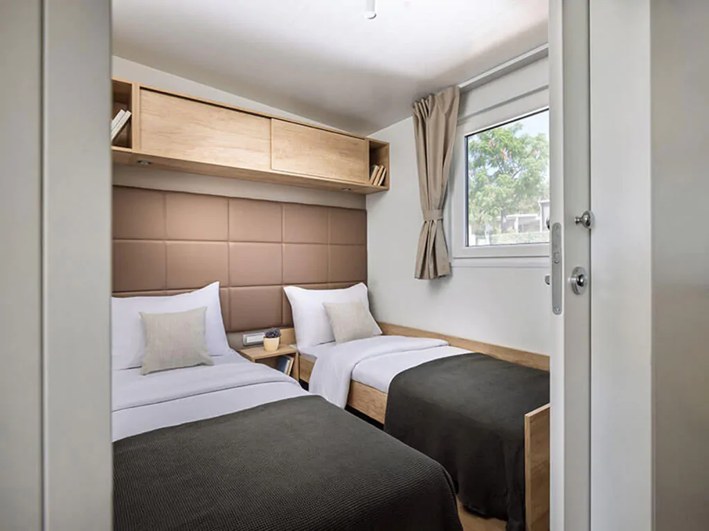 campsite-valamar-camping-krk-mobile-home-krk-superior-home-four-plus-two-interier-bedroom-single-beds