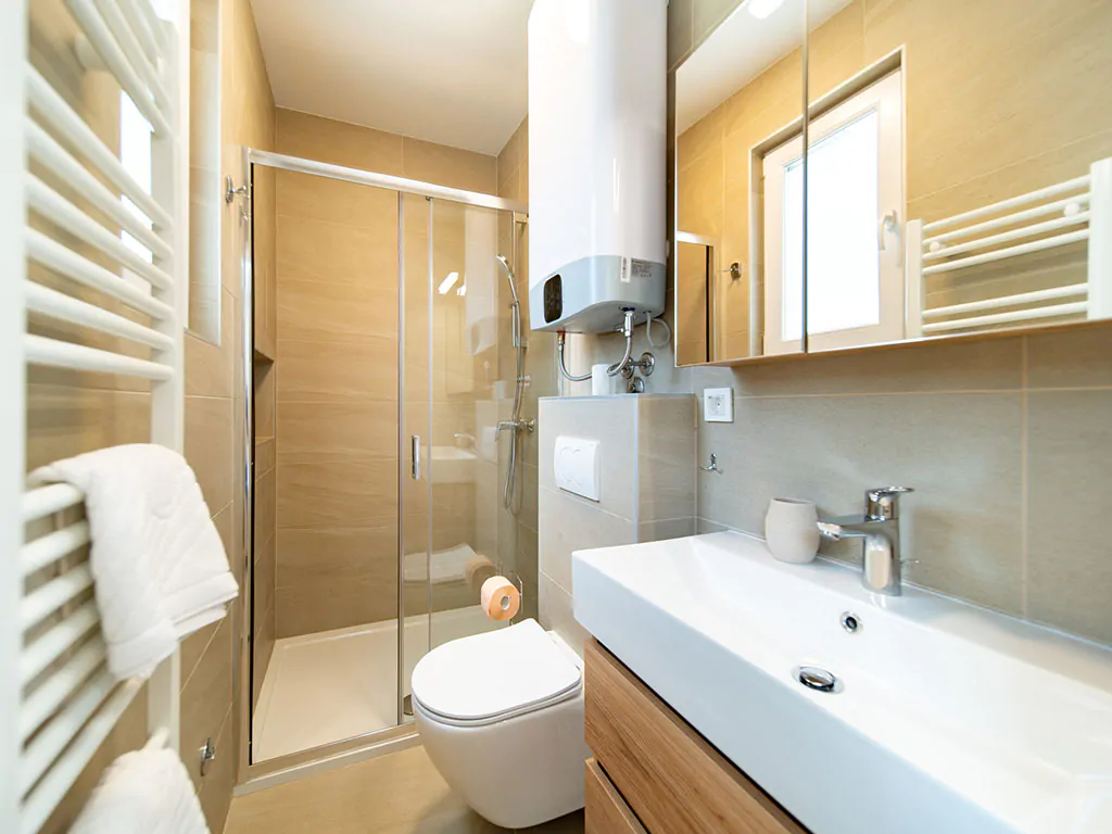 camping-arti-homes-rab-mobile-home-arti-studio-three-interior-bathroom