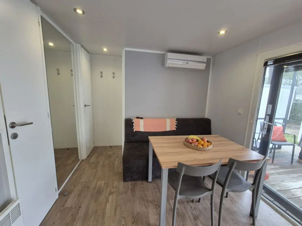 camping-bella-italia-sardinia-mobile-home-mare-family-interior-living-area