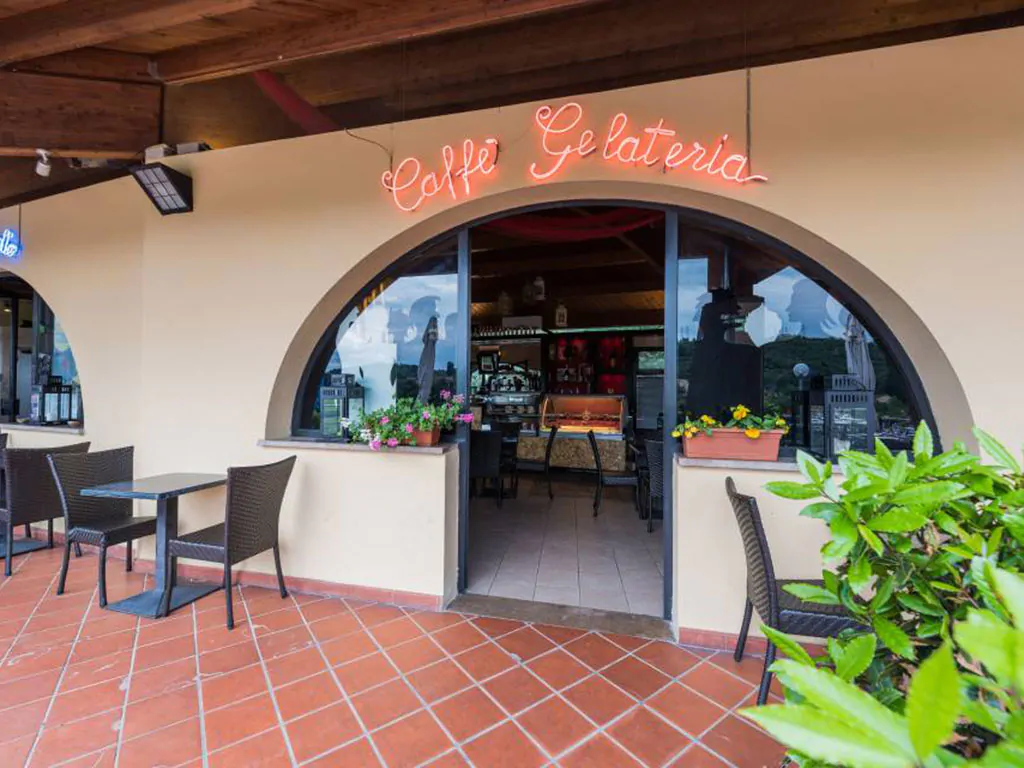 camping-village-il-poggetto-exterior-bar