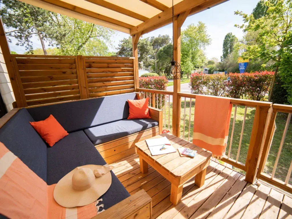 eden-village-lago-maggiore-mobile-home-estivo-premium-deluxe-dog-exterior-terrace-view