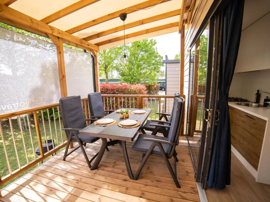 eden-village-lago-maggiore-mobile-home-estivo-premium-deluxe-xl-exterior-terrace