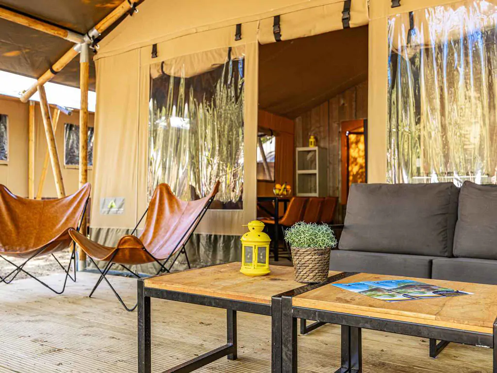 camping-lanterna-safari-tent-lodge-8-persons-exterior-terrace
