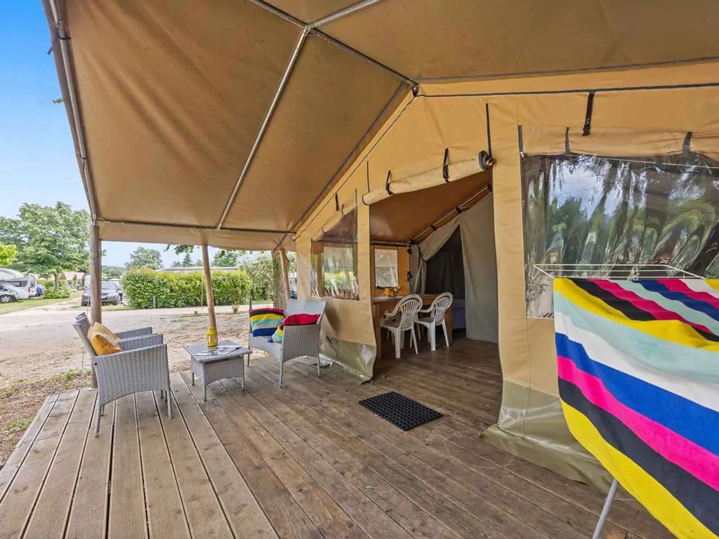 camping-valkanela-glamping-safari-tent-harmony-exterior-terrace