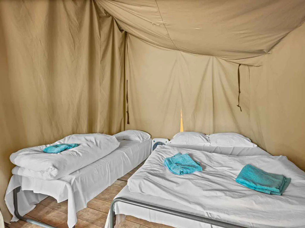 camping-valkanela-glamping-safari-tent-harmony-interior-bedroom
