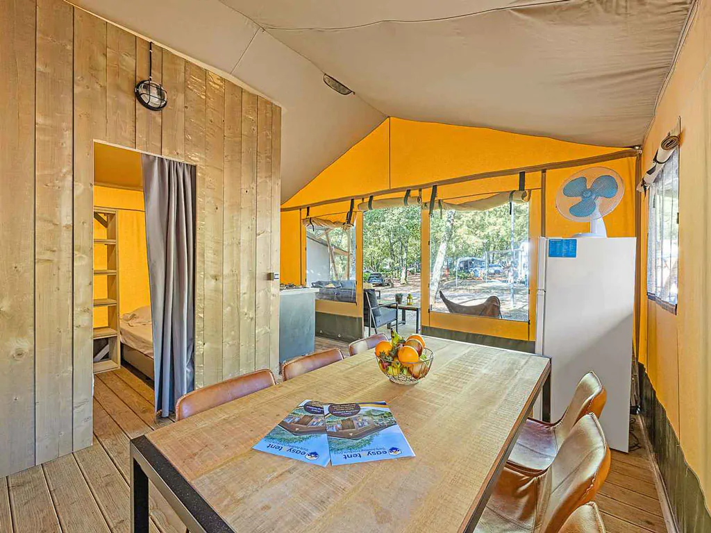 campsite-bijela-uvala-safari-tent-lodge-8-persons-interior-livingroom