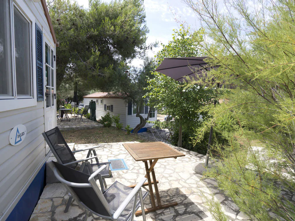 campsite-kovacine-mobile-home-twin-fkk-exterior-terrace