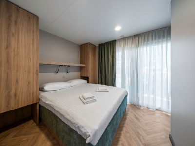 campsite-almissa-mobile-home-superior-41-interior-bedroom-doublebed
