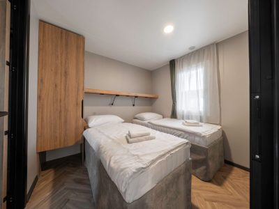 campsite-almissa-mobile-home-superior-41-interior-bedroom-singlebeds