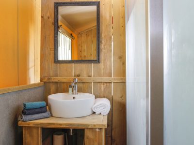 hu-fabulous-village-glamping-hu-glamp-premium-xl-interior-bathroom-sink
