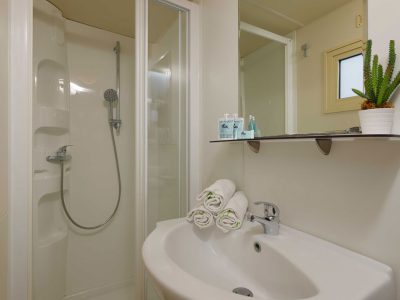 hu-fabulous-village-mobile-home-hu-stay-easy-interior-bathroom