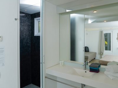 hu-fabulous-village-mobile-home-hu-stay-smart-s-interior-bathroom