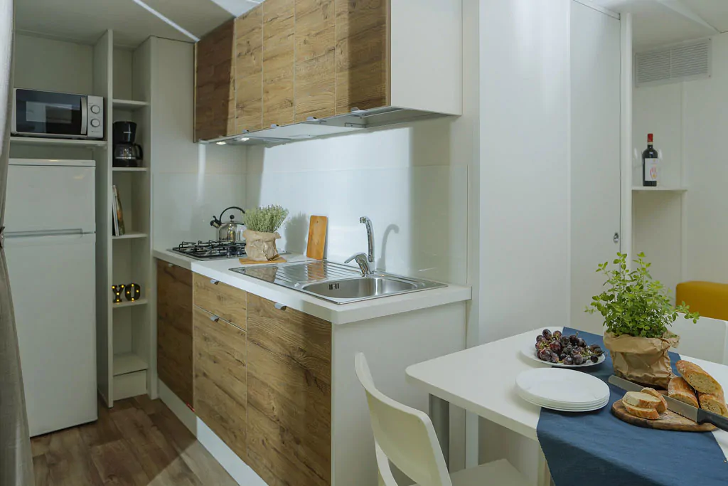 hu-i-pini-village-mobile-home-hu-stay-smart-interior-kitchen