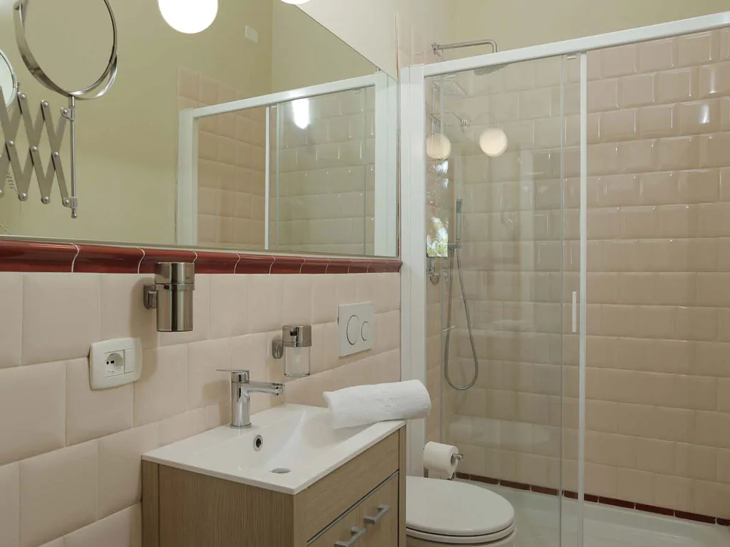 hu-park-albatros-village-apartment-hu-room-easy-triple-bathroom-shower