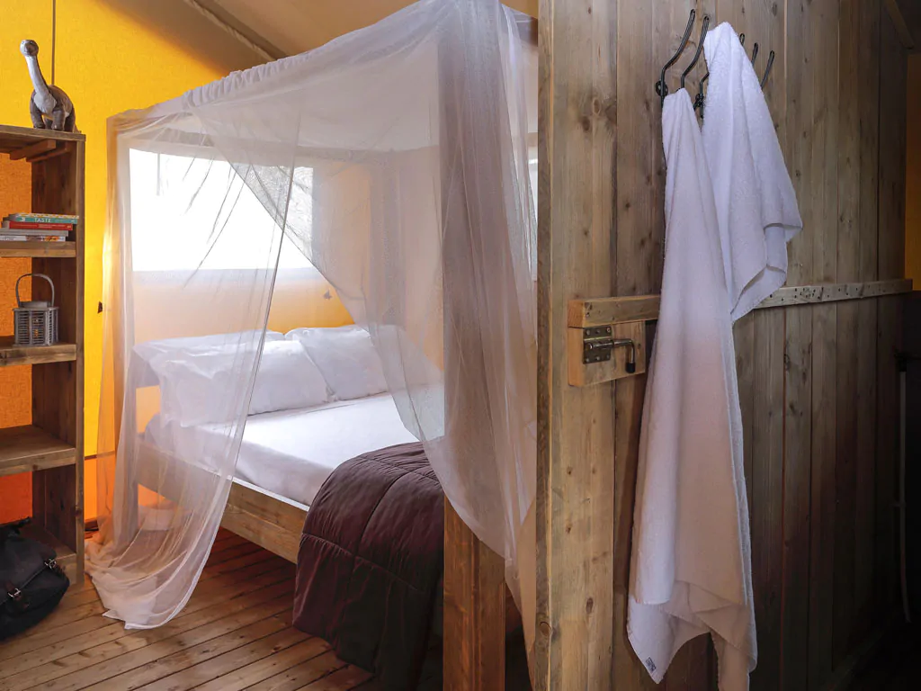 hu-park-albatros-village-glamping-hu-glamp-premium-xl-interior-bedroom-doublebed