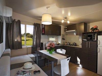 hu-park-albatros-village-mobile-home-hu-stay-easy-l-plus-interior-livingroom-kitchen