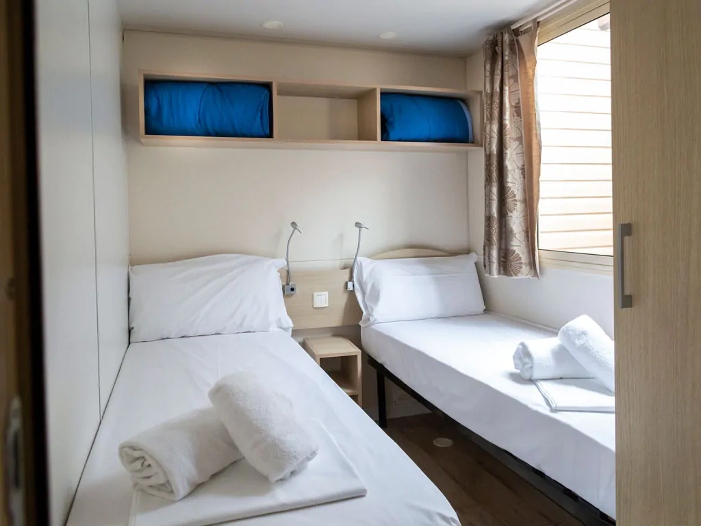 hu-park-albatros-village-mobile-home-hu-stay-easy-xl-interior-bedroom-singlebeds