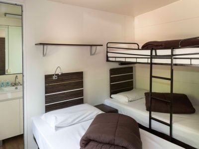 hu-venezia-camping-in-town-mobile-home-hu-stay-easy-xl-plus-interior-bedroom-singlebeds