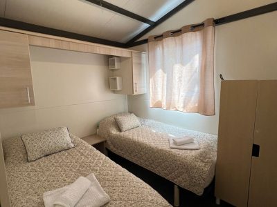 camping-karin-accommodation-mobile-home-karin-interior-bedroom-singlebeds