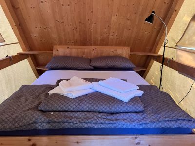camping-karin-glamping-nateko-glamping-tent-interior-bedroom
